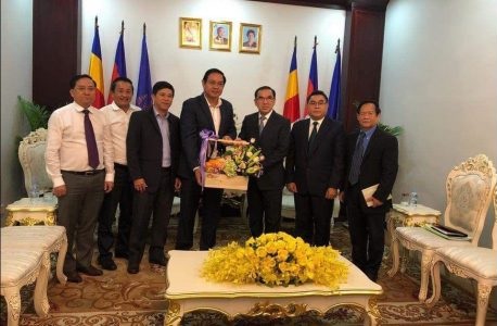 “Sẽ hỗ trợ thu mua mủ cao su của hộ tiểu điền Campuchia”